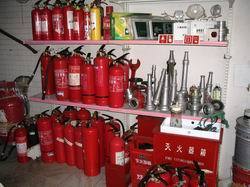 廣州市華宇安消防器材 專業滅火設備供應商位于廣州大道南洛溪橋腳公交車站邊